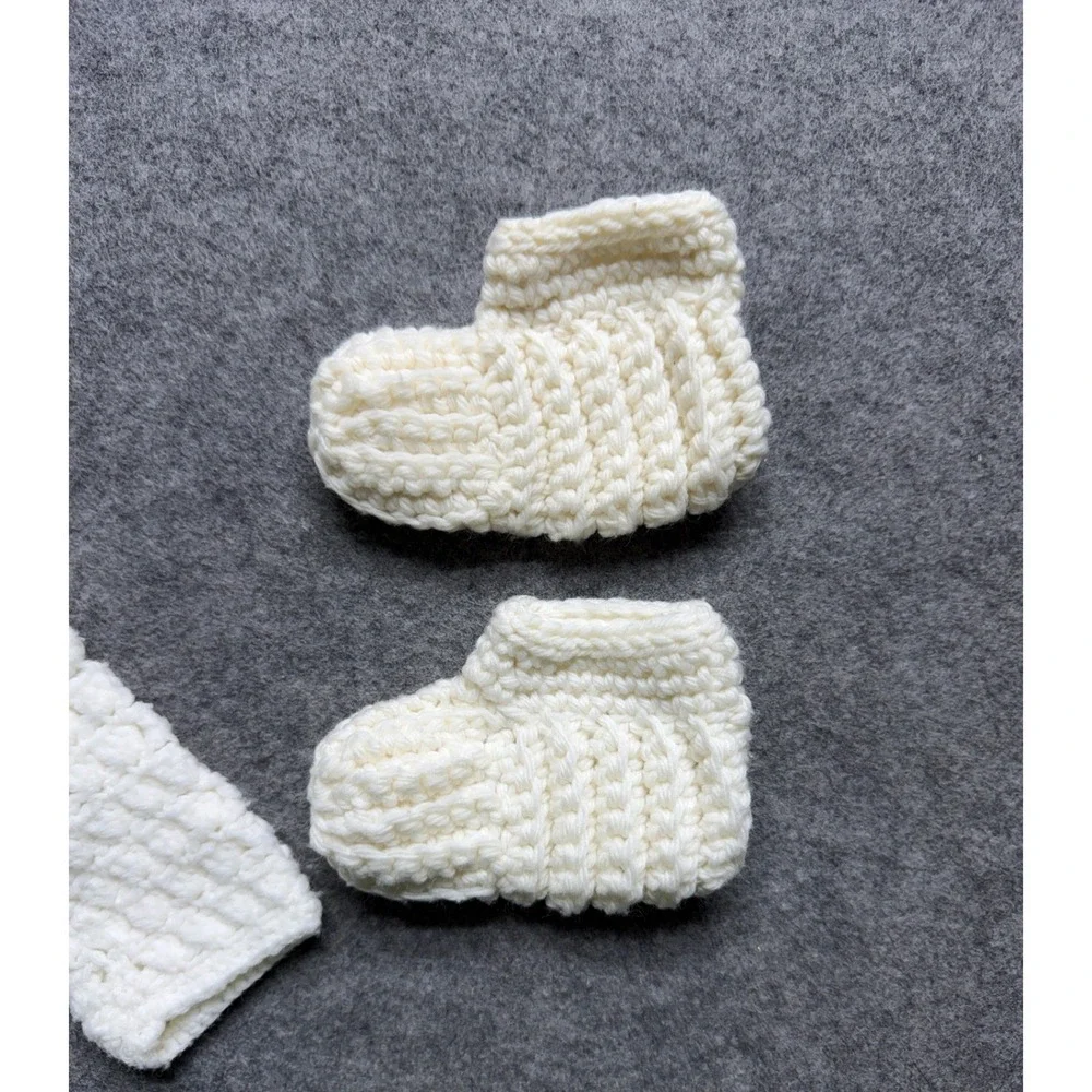 Vintage Handmade Crochet Baby Layette Set White Cardigan Bonnet Booties 0-6M